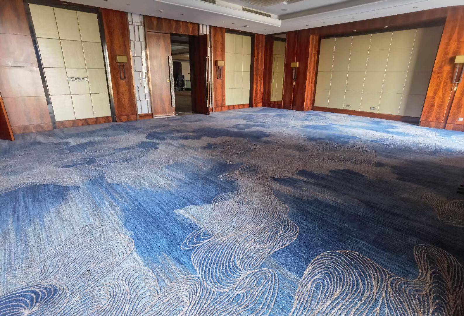 融程花园酒店宴会厅满铺地毯全景